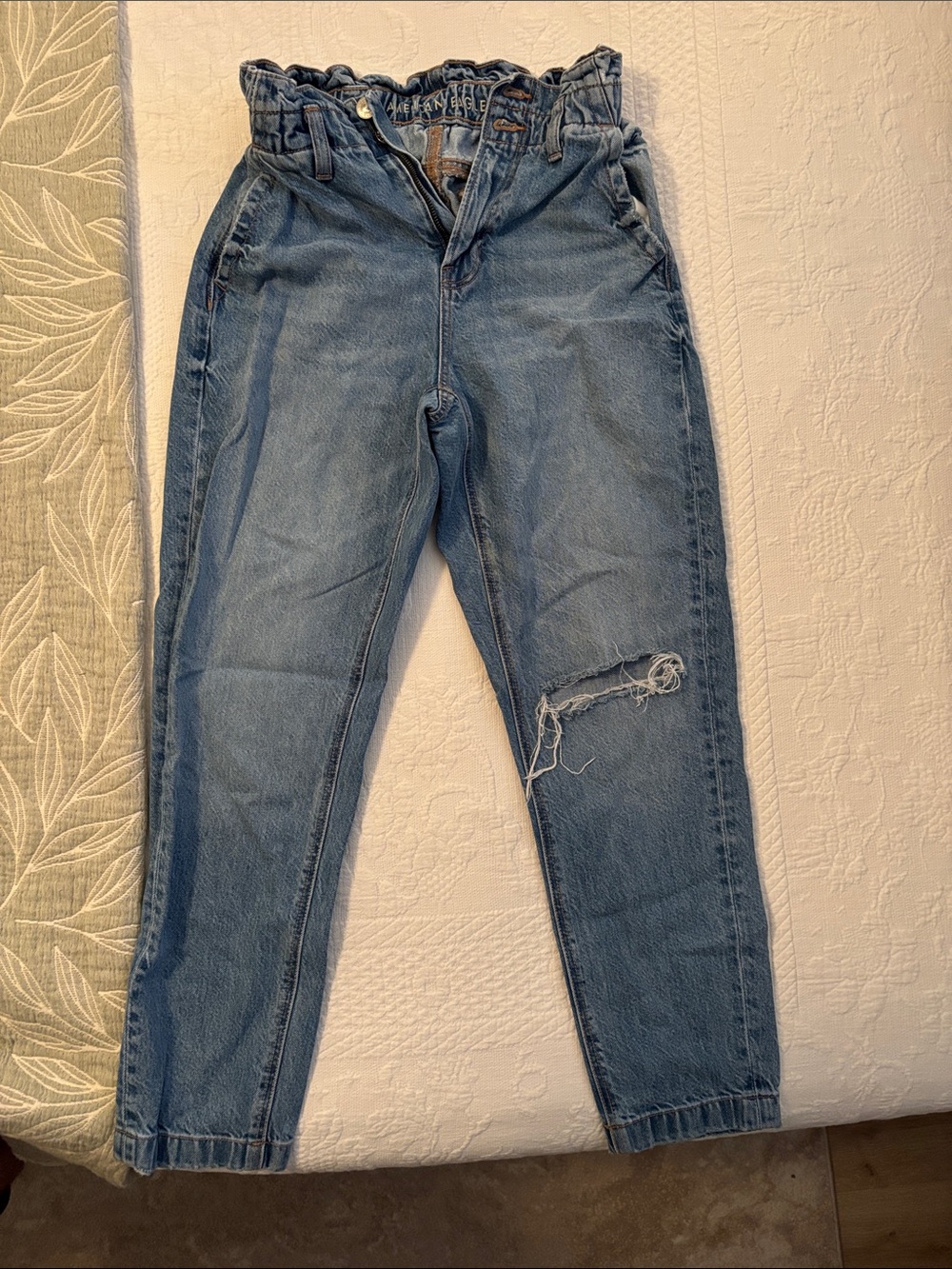 American Eagle “Highest Rise Mom Jean” Size 00 Short